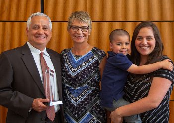 COM_Mo award_family