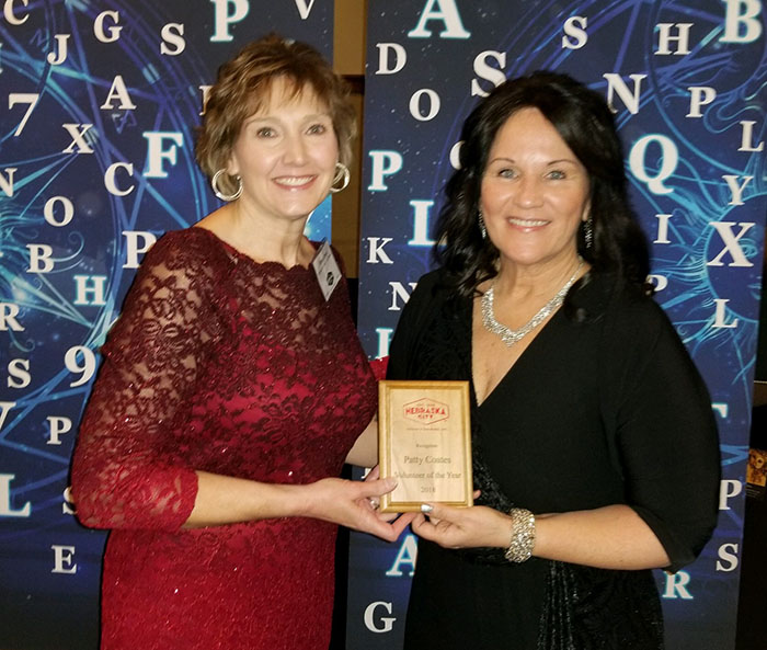 COM_Patty Coates_with award