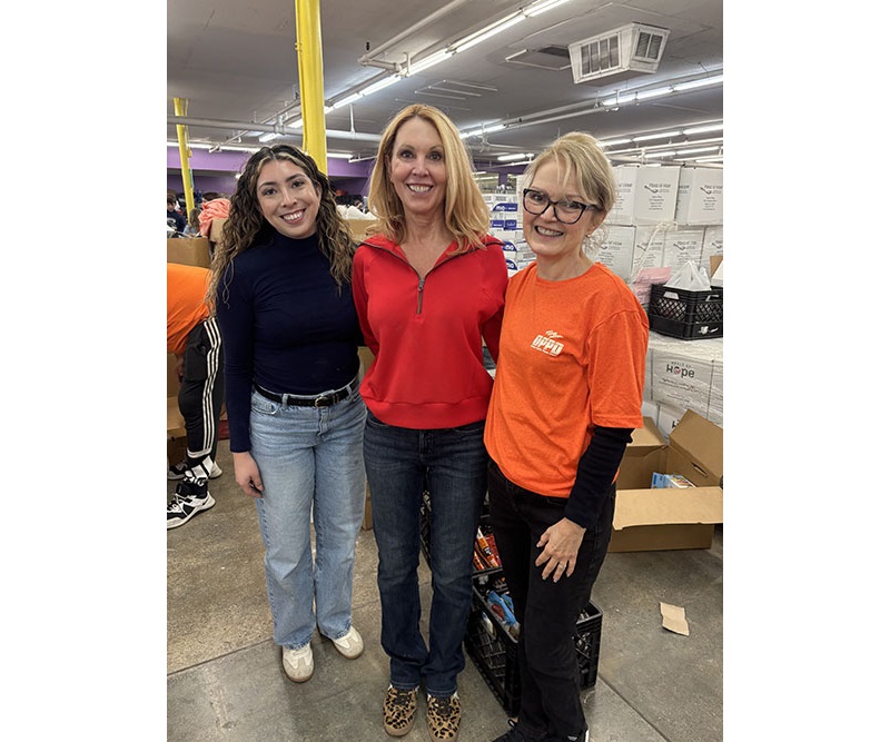 OPPD employees volunteer at Open Door Mission.